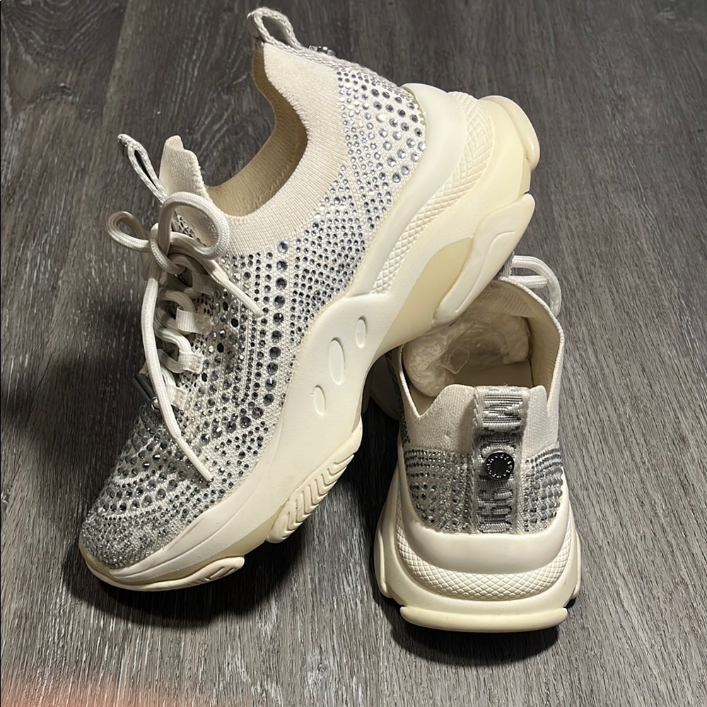 ❌SOLD❌Steve Madden Cream Sneakers - Picture 4 of 13